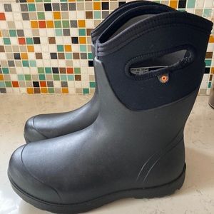 New ladies size 8 BOGs w/o tags. Size 8/39 fits perfect!